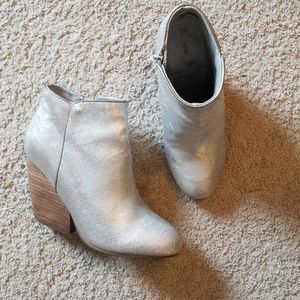 Ecote Silver booties size 7.5